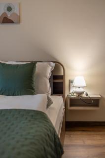 Stylish 1BR Flat Garden Balcony Parking - 9