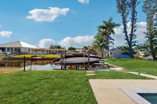 Waterfront Getaway - 7