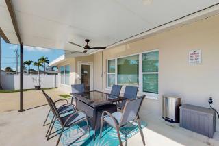 Waterfront Getaway - 6