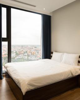 Ở Space Homestay Ecopark - Sol Room Landmark 2 - 2BR Red river view with sauna - 2