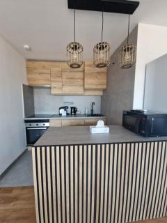 Renovated & Comfortable Apartment with Lift - 8