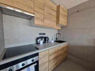 Renovated & Comfortable Apartment with Lift - 7