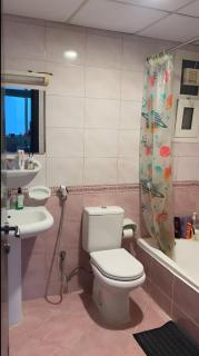 Master bedroom with Attached Private Bathroom - Charjah - 2