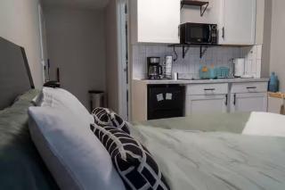 Perfect Location! All include Tampa Private Suite - 1