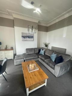 Castle Mount Deluxe Apartment - 2