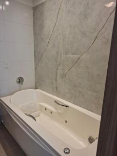 Vista Azul - Luxo e conforto com banheira de hidromassagem - 1