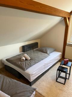 Ferienwohnung - Balkon - Netflix - Parkplatz - Kingsize-Bett - 6 Personen - 4
