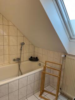 Ferienwohnung - Balkon - Netflix - Parkplatz - Kingsize-Bett - 6 Personen - 1