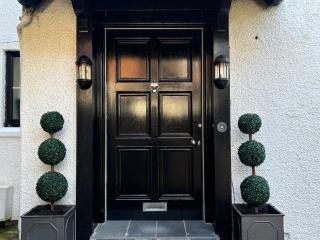 Edwardian Manor hot tub & Pool in Glasgow, Gated - 6