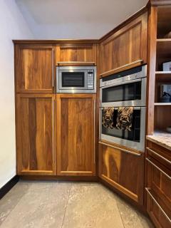 Edwardian Manor hot tub & Pool in Glasgow, Gated - 5