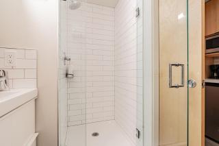 Downtown Edge-Stylish Studio Near Hospitals & Downtown - 2