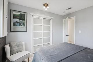 Modern Lower Unit, Hot Tub, Medicine Lake - 9