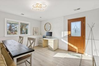 Modern Lower Unit, Hot Tub, Medicine Lake - 8