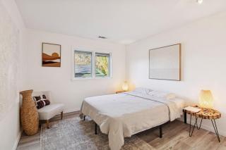 Modern Lower Unit, Hot Tub, Medicine Lake - 6