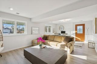 Modern Lower Unit, Hot Tub, Medicine Lake - 5