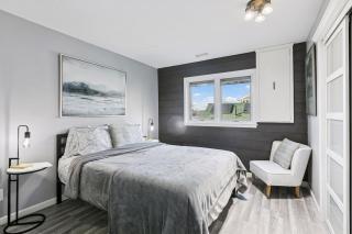 Modern Lower Unit, Hot Tub, Medicine Lake - 2