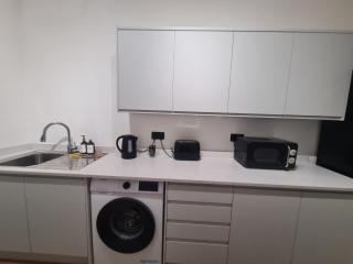 Stylish modern 2 bedroom apartment - 8