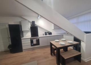 Stylish modern 2 bedroom apartment - 3