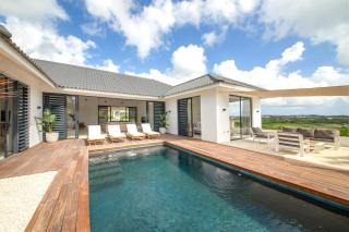 NEW Tropical Villa I Seaview I 5 min to Beach I 4BR - 0