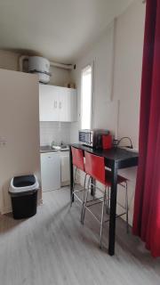 Comfortable & bright Parisian studio! - 7