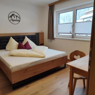 Anni, Apart - Tux - 2