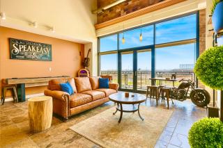 Mario Room Waterfront Downtown View Cedar Point! - 9