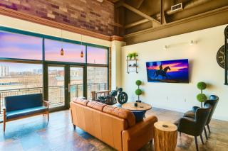 Mario Room Waterfront Downtown View Cedar Point! - 3