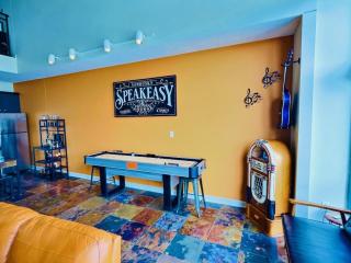 Mario Room Waterfront Downtown View Cedar Point! - 1