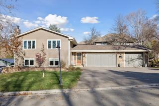 Modern Upper Unit, Hot Tub, Medicine Lake - 0