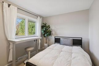 Modern Upper Unit, Hot Tub, Medicine Lake - 6