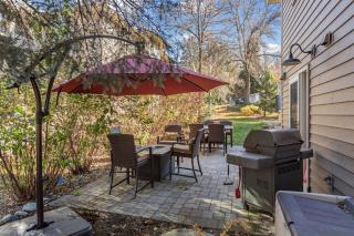 Modern Upper Unit, Hot Tub, Medicine Lake - 4