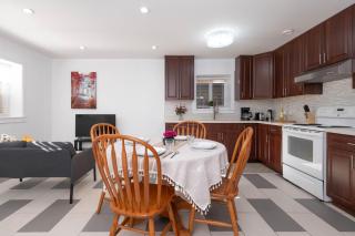 Cozy 2B Suite in Great Location Near Trails & Shop - 7