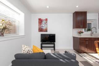 Cozy 2B Suite in Great Location Near Trails & Shop - 6