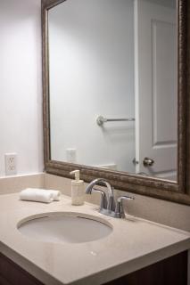 Cozy 2B Suite in Great Location Near Trails & Shop - 2