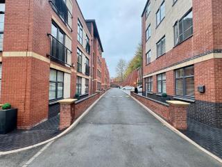 STYLISH SUITE - 2 BEDROOMS - SLEEP 6 GUESTS - 2 BATHROOMS - FREE PARKING - BIRMINGHAM CITY CENTRE - CONTRACTORS - EASY CHECK In - Birmingham - 7