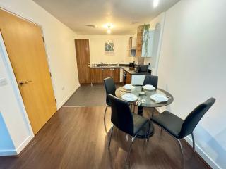 STYLISH SUITE - 2 BEDROOMS - SLEEP 6 GUESTS - 2 BATHROOMS - FREE PARKING - BIRMINGHAM CITY CENTRE - CONTRACTORS - EASY CHECK In - Birmingham - 5