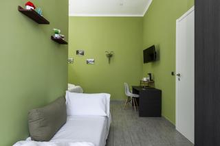 Holiday Naples Art Rooms - 1