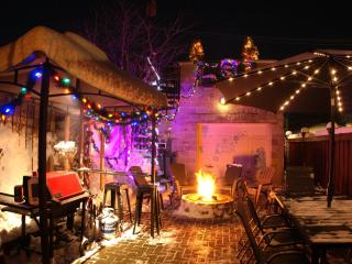 The Banksy-Free Parking -4 bedroom w King bed- Firepit Rooftop near United Center - 9