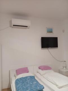 Hideaway house with garden & freeparking - 9