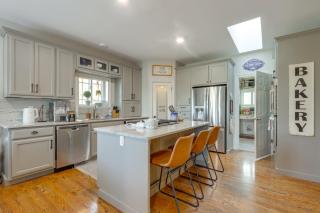 Surrounding Lake Views! Eureka Springs Home - 1