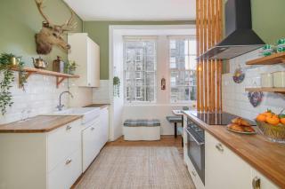 Iconic Royal Mile Residence - 8