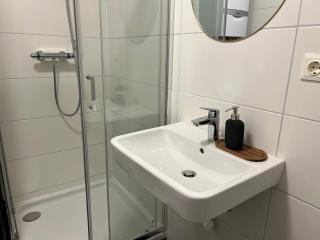 Cozy City Center Designer Apartment for 10 People - 7