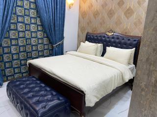 Executive Room Attach Bath DHA Phase 6 Lahore - 3