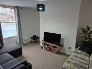 Cosy 2 Bedroom Macclesfield House - 9