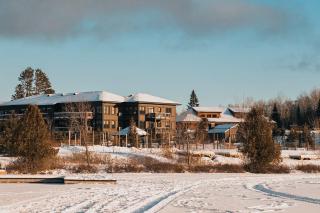 Waterfront Suite & Lake Resort - 9