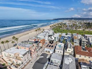 Oceanview Mission Beach Compound, Balcony, Patio, Fire Pit, BBQ, Steps to Sand - 7