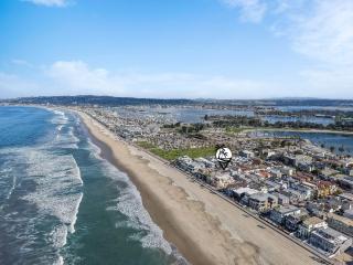 Oceanview Mission Beach Compound, Balcony, Patio, Fire Pit, BBQ, Steps to Sand - 3