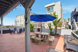 Oceanview Mission Beach Compound, Balcony, Patio, Fire Pit, BBQ, Steps to Sand - 1