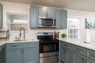 World Cup Convenience - 3 Miles to the Stadium - 5