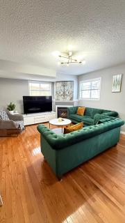 Luxury 2 bedroom furnished Basement in NW Calgary - 0